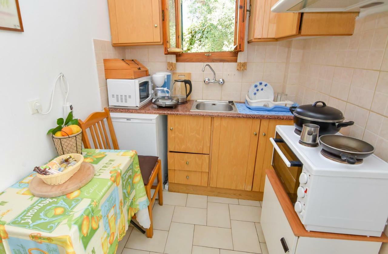 Alex-giannis Apartments, Appartement *