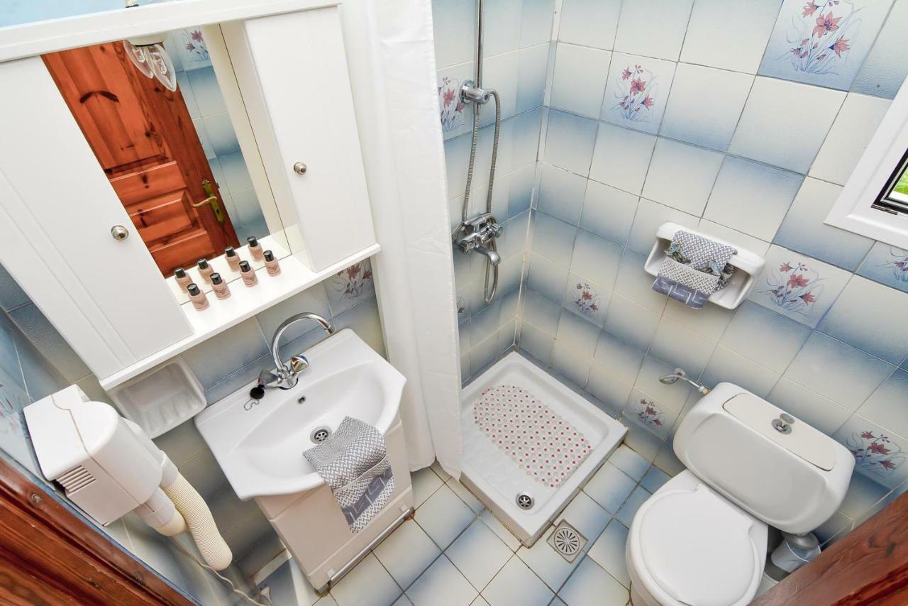 Alex-giannis Apartments, *