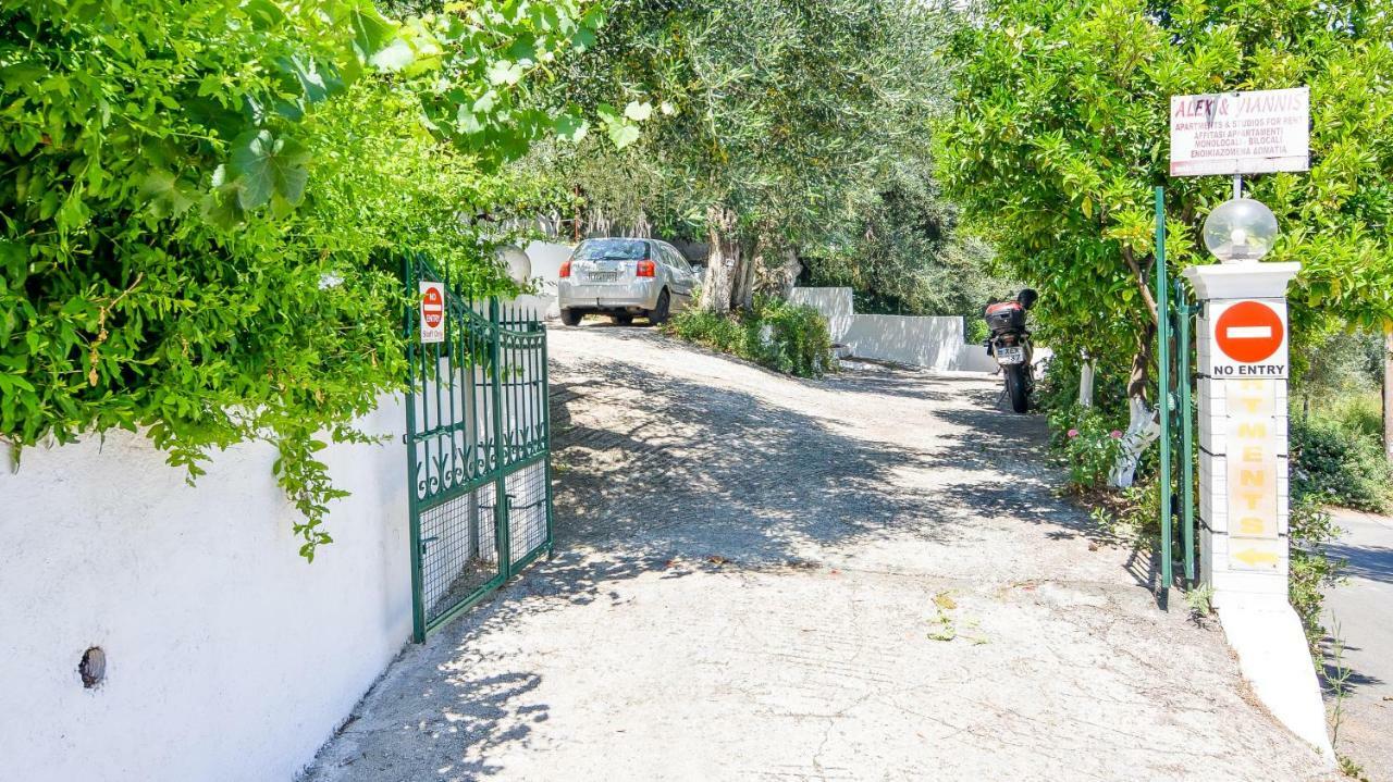 Alex-giannis Apartments, Appartement