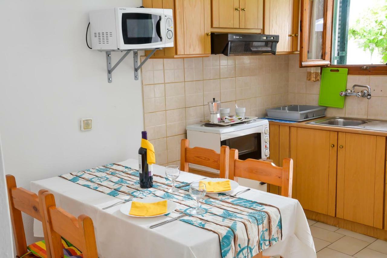 Alex-giannis Apartments, Appartement *