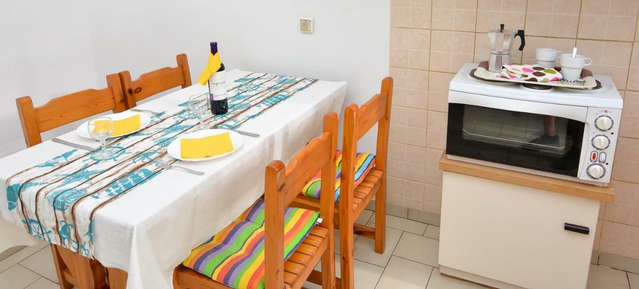 Alex-giannis Apartments,